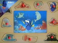 Opakowanie Układanka drewniana z pinezkami Gdzie jest Dory