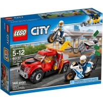 Okładka książki Lego CITY 60137 Eskorta policyjna
