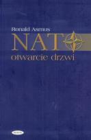 Okładka książki NATO otwarcie drzwi