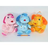 Opakowanie Miś Marceli w czapce 25 cm , 3 kolory