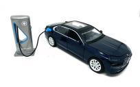 Opakowanie BMW I7 elektryczne niebieskie 1/32
