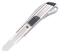 Opakowanie Nóż 18mm metalowy DELI