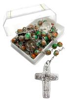 Opakowanie Różaniec zielony w pudełku ze świętymi