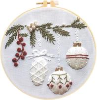 Opakowanie Zestaw do haftowania gałązka jodły z bombkami